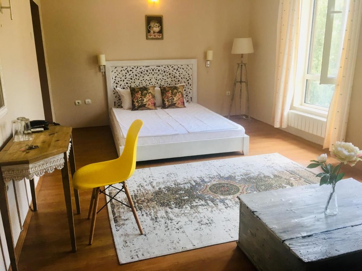 Отель Hotel Shterev Karlovo Карлово